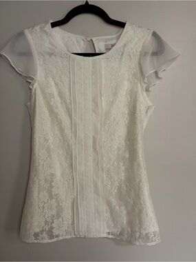 Romy Unconventional White Monochromatic Lace Flutter Sleeve Womens Blouse - S